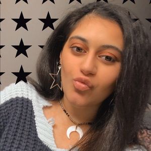 Meet your Posher, Adriana